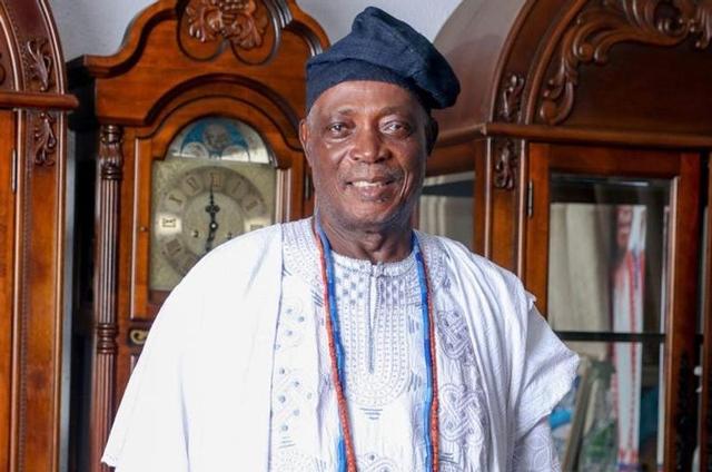 Oba Rashidi Ladoja receiving international healthcare partners at his palace in Ibadan