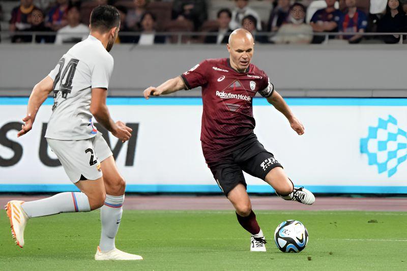 Andrés Iniesta announces retirement from professional football at the age of 40.
