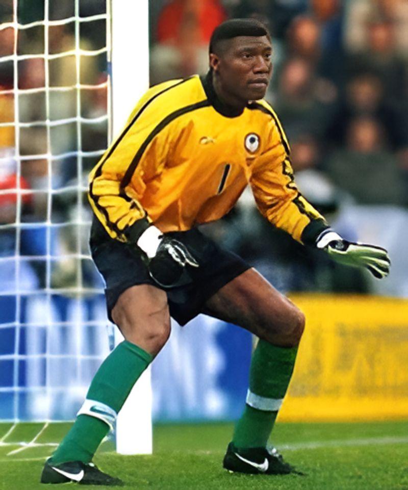 Fregene died in the presence of his wife Tina and two children, confirmed by his friend Segun Odegbami.
