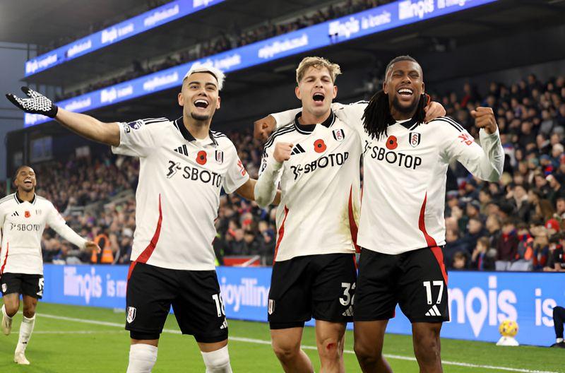 Fulham’s second goal came after Palace’s Daichi Kamada was sent off with a red card
