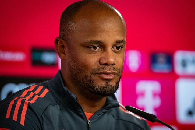 Vincent Kompany standing on the touchline during a Bayern Munich match, gesturing while watching play in a UEFA Champions League fixture
