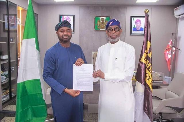 Dele Alake and Zacch Adedeji met in Abuja to finalise the transfer of mineral royalty collection to the Nigeria Revenue Service.