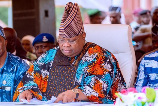 Ademola Adeleke addressing government officials at the Government House in Osogbo during a political meeting.