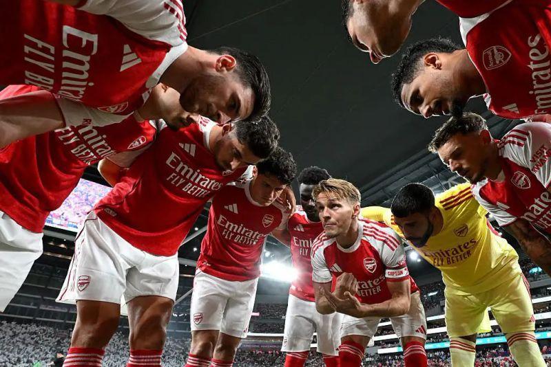 Arsenal players react in disappointment after losing the 2026 UEFA Champions League final to PSG on penalties.