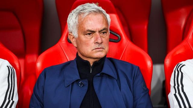Benfica set €15m price tag on Mourinho amid Real Madrid election drama.

