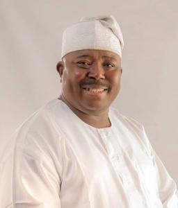 APC senator Sharafadeen Alli announces plan to contest for 2027 Oyo governorship.
