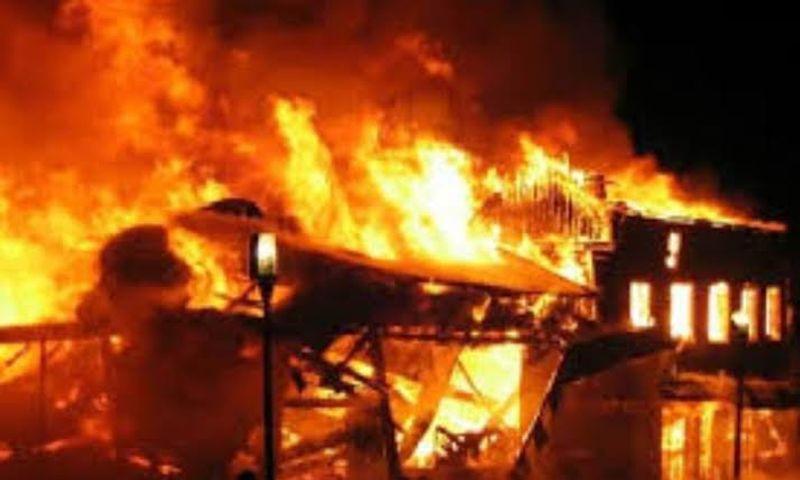 Massive fires broke out at Ladipo and Owode Onirin markets in Lagos.