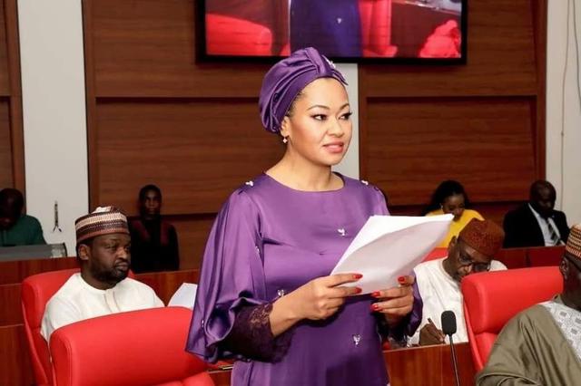 Senator Natasha Akpoti-Uduaghan addresses journalists outside Nigeria’s National Assembly, amid ongoing controversy over her suspension.