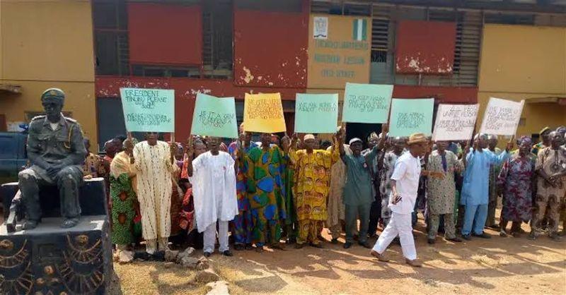 Retired military personnel gathered outside the Federal Ministry of Finance to demand overdue payments.