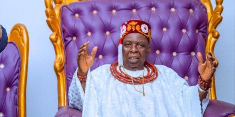 The Aromolaran family and Ijesa chiefs clash over funeral arrangements for the late Oba Gabriel Adekunle Aromolaran II, with accusations of extortion and coercion.
