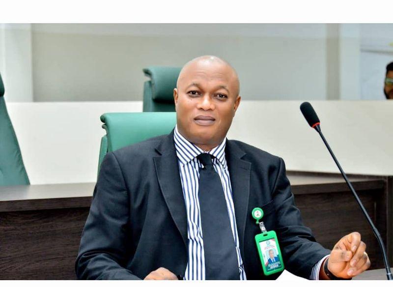 Osamwonyi Atu speaking to journalists in Benin City, addressing electricity infrastructure challenges and community development projects in Edo State.