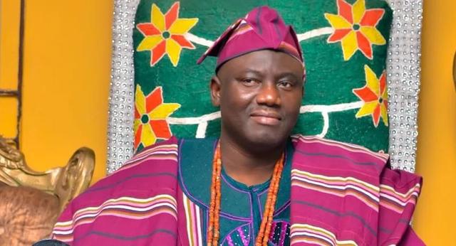 The Alaafin of Oyo, Oba Akeem Owoade, was summoned before an Oyo State High Court following a lawsuit filed by Oyo princes.