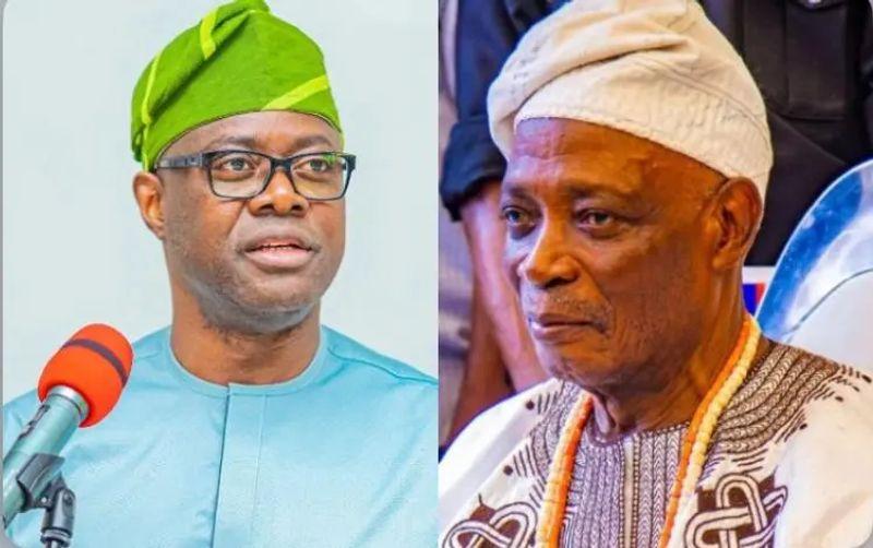 Oba Rashidi Ladoja with officials in Ibadan as the Oyo State Government denied claims of a planned removal involving the traditional ruler.