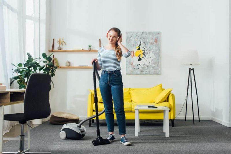 The ultimate adulting checklist for first-time solo-living adults.
