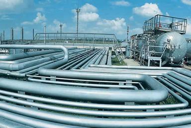 Nigerian government grants 25-year gas distribution licences to boost domestic gas usage and energy transition.