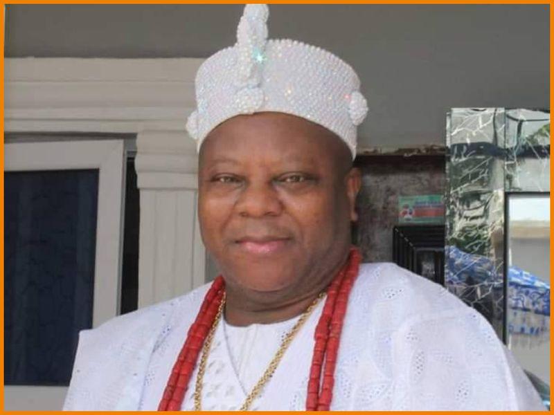 The Apetu of Ipetumodu, Oba Joseph Oloyede, has been arrested by the FBI for alleged COVID-19 relief fraud.
