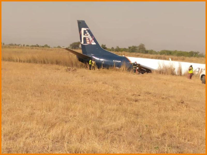 Abuja airport has been temporarily shut down due to a cargo plane skidding off the runway. 