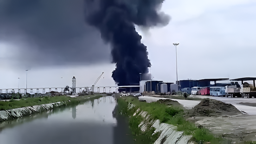 A section of Dangote refinery reportedly caught fire. 