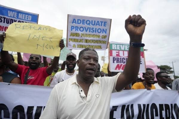 Protesters remained determined, despite the President’s plea for the suspension of the hunger protest. 