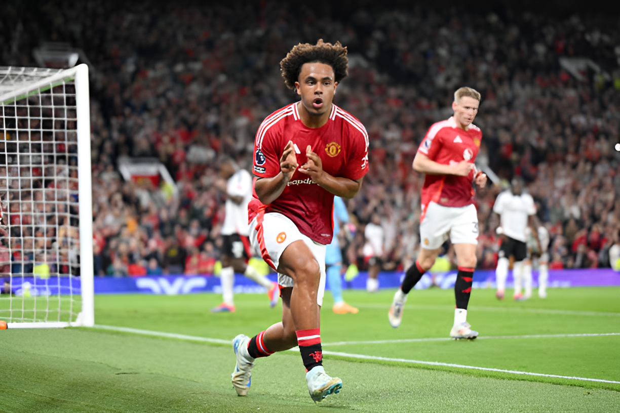 New boy, Zirkzee celebrates his debut goal against Fulham