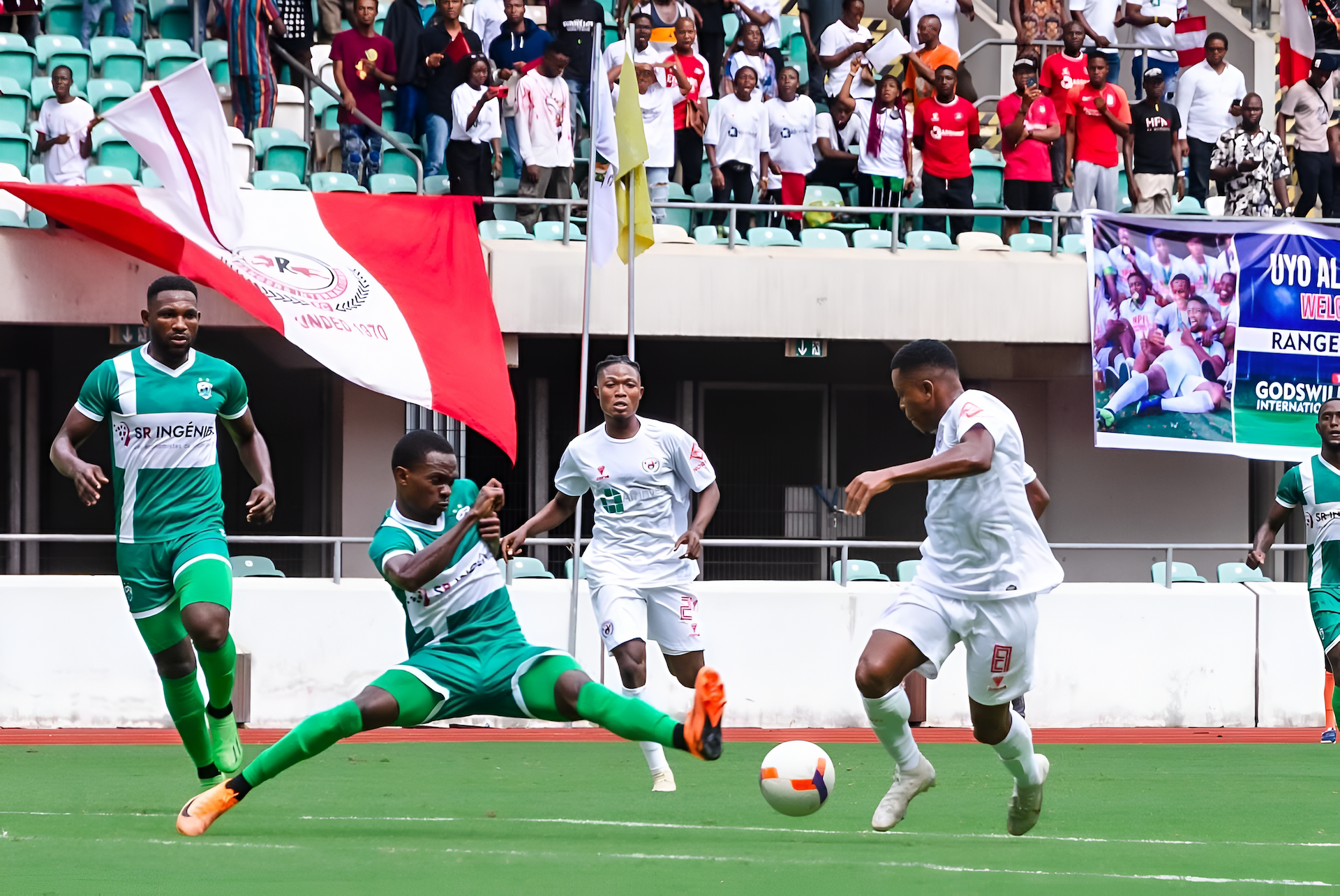 An entertaining moment during the match between both teams