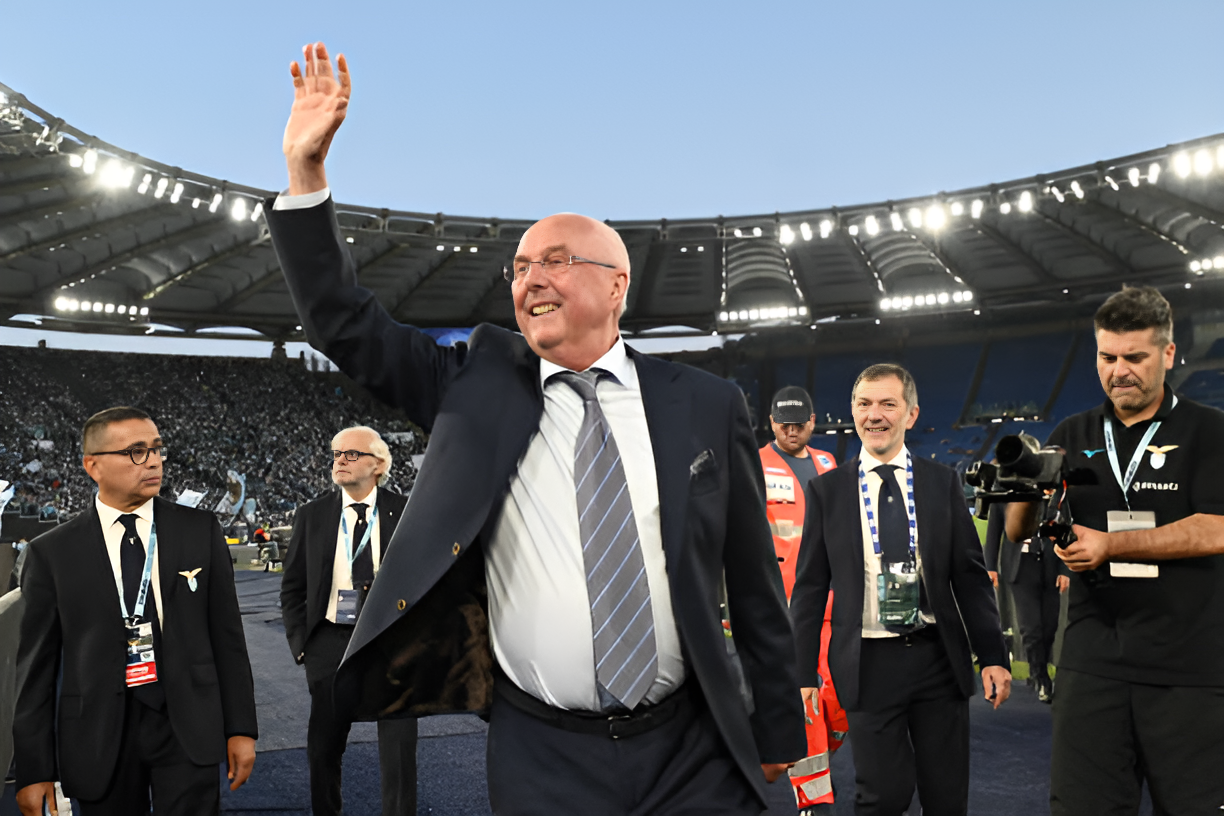 Eriksson waves to fans just before the game between SS Lazio and Sassuolo in May, 2024