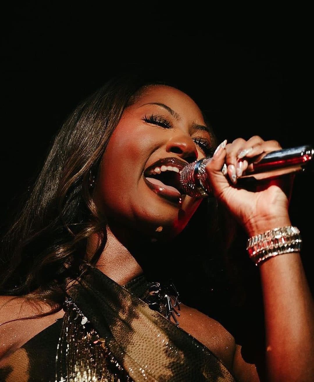 Tems and Ayra Starr perform for the first time together on stage 
