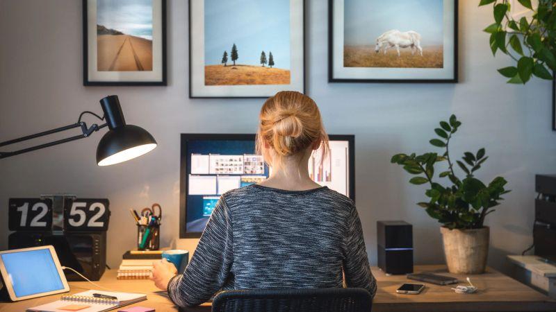 Diverse professionals working remotely on laptops during a virtual meeting, illustrating flexible work, digital collaboration and modern hybrid workplace trends.