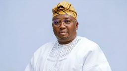 Adebayo Adelabu addressing APC supporters during his governorship declaration event in Ibadan, Oyo State.
