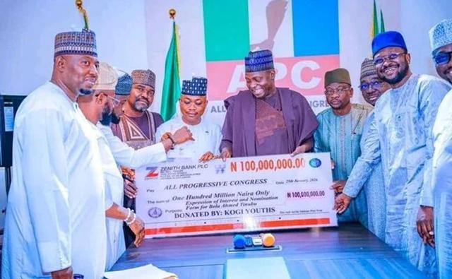 Ahmed Ododo handed over a symbolic N100 million cheque from Kogi youths to Nentawe Yilwatda in Abuja in support of Bola Tinubu’s anticipated 2027 presidential bid.