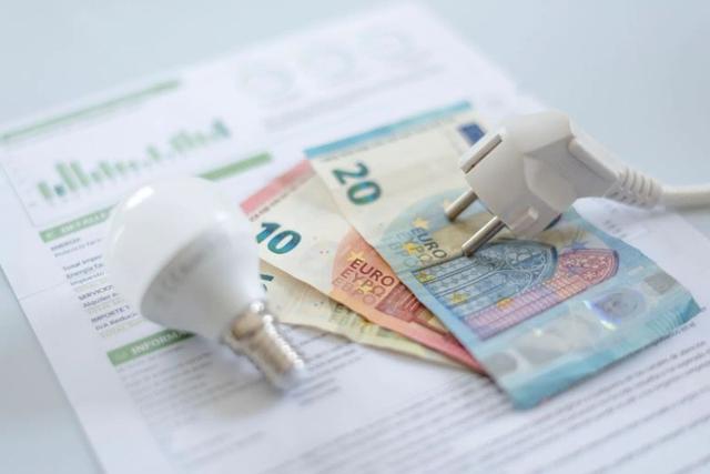 12 money-saving hacks to reduce electricity bills in Nigeria.