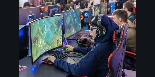 Players competing in an organised esports tournament.